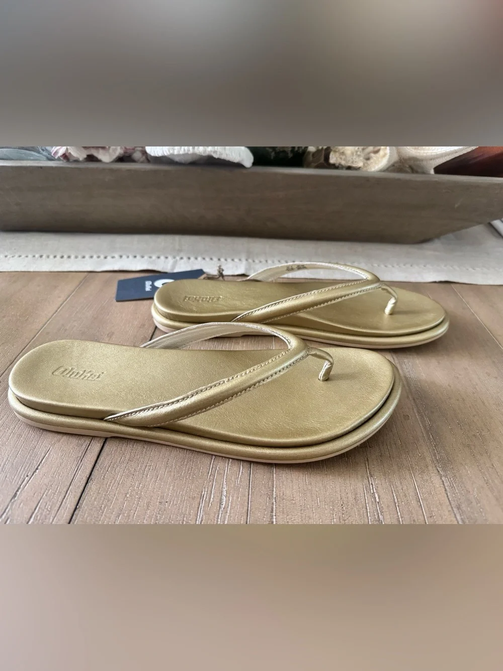 OluKai Tiare Leather Slip-On Sandal, Bubbly Gold, NWT, Women’s Size 10 (EUR 40)